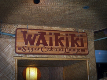 Tiki Resort - Waikiki sign